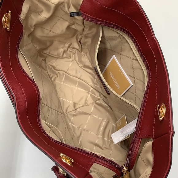 MICHAEL KORS 
Jet Set Large Logo Tote Shoulder Bag
COLOR DARK CHERRY
NWT - Picture 7 of 16
